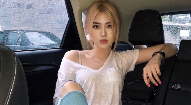 Co gai bong dung noi tieng vi giong y het Rose (Black Pink) hinh anh