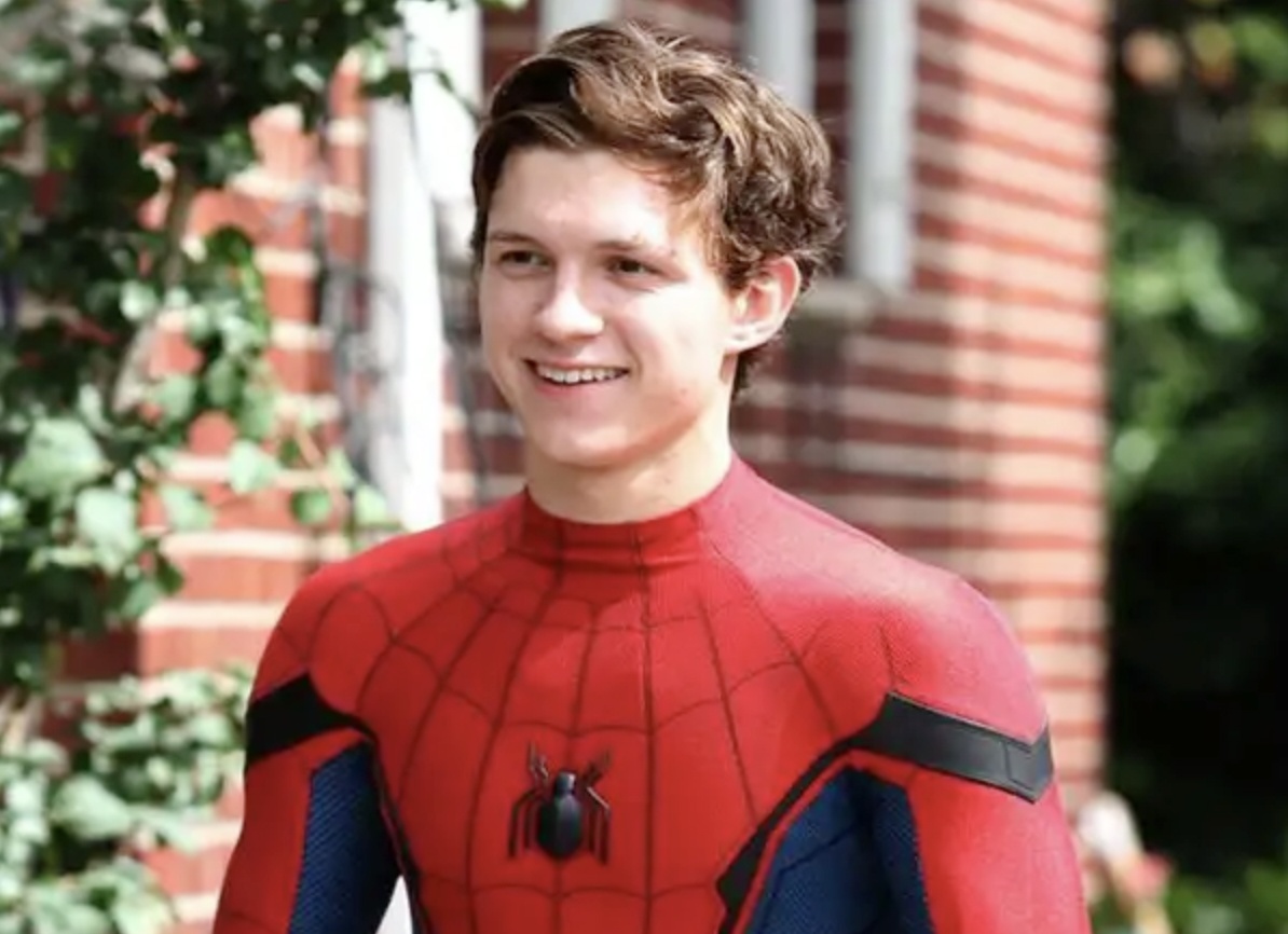 Tom Holland - sieu anh hung so nhen va nhat gai hinh anh