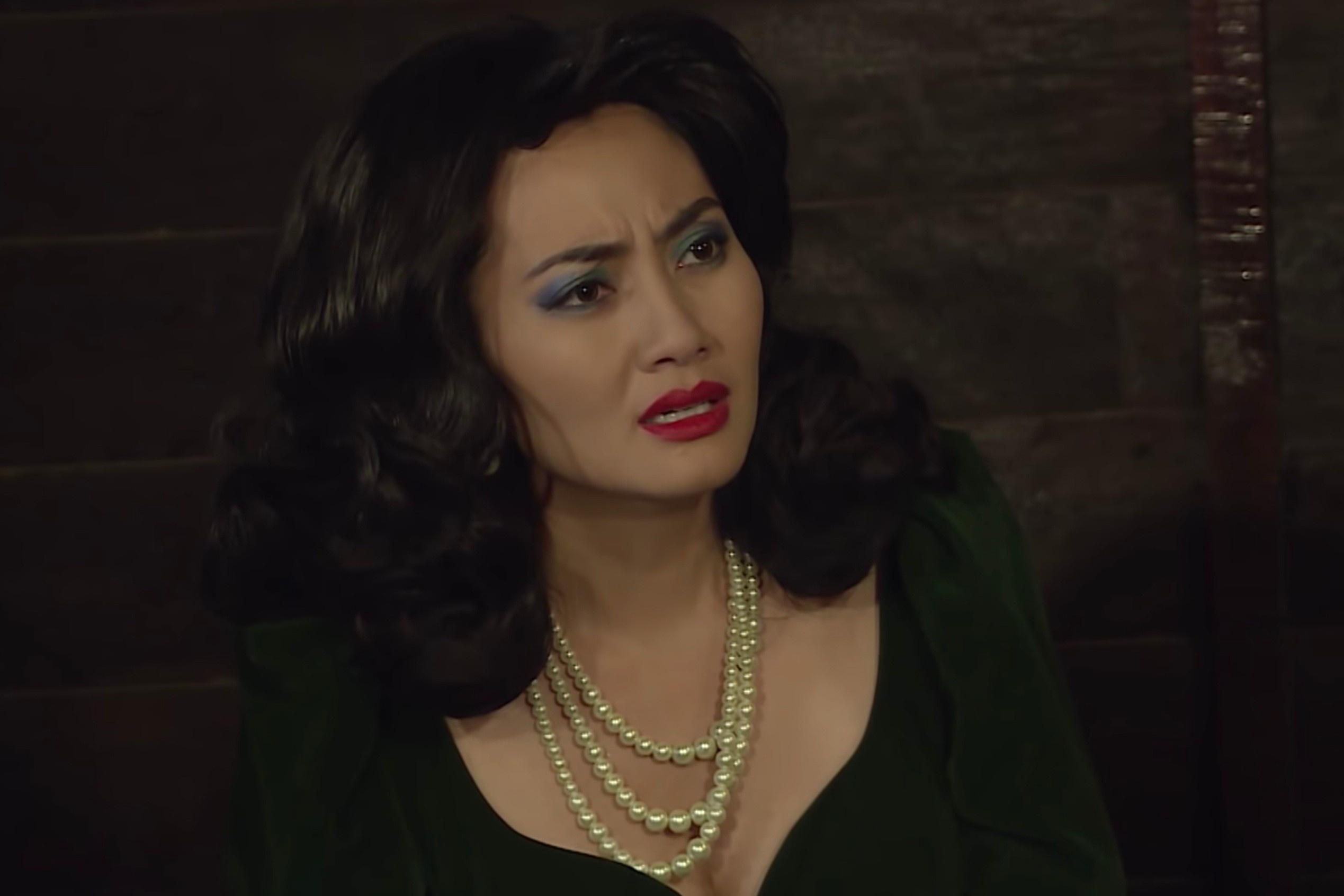 Ngoc Lan trang diem loe loet trong phim dong cung Huy Khanh hinh anh