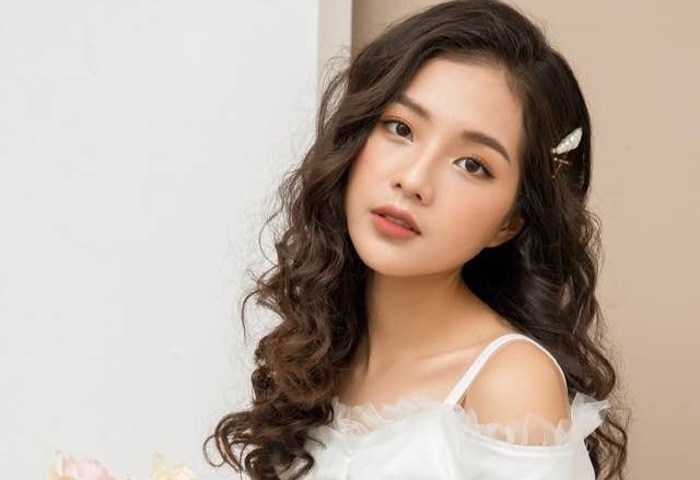 Hot girl Ngoai thuong: 'Toi da don ra o rieng tu nam 18 tuoi' hinh anh
