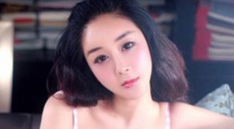 Hoa hau mang me chong - su nghiep let det, lay chong kem 18 tuoi hinh anh