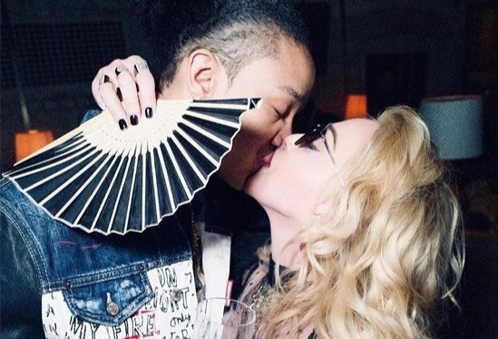 Madonna say dam ben ban trai kem 36 tuoi hinh anh
