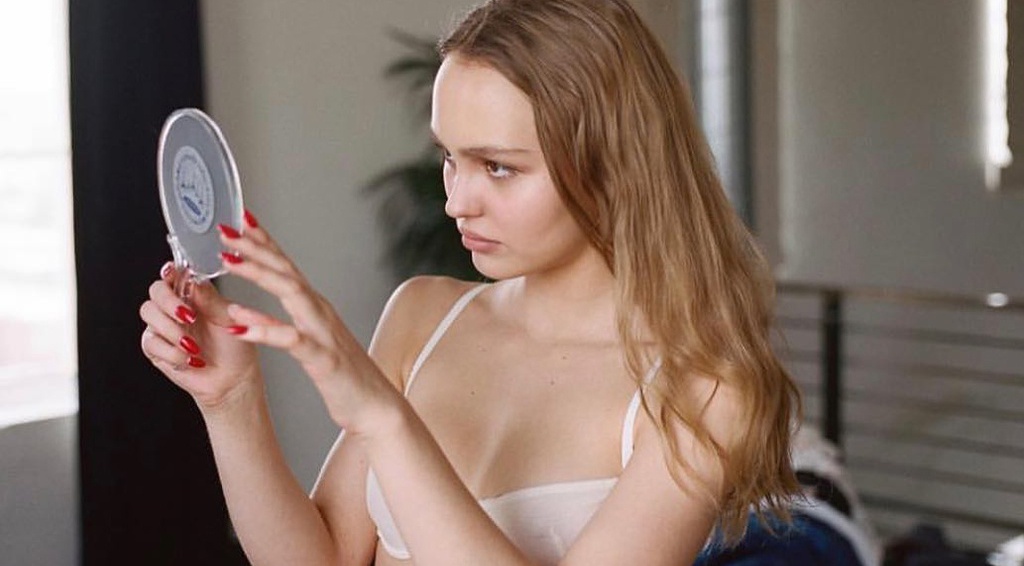 Lily-Rose Depp - nang tho goi cam no luc thoat mac 'con gai cuop bien' hinh anh