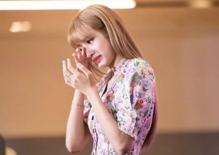 Dai su quan Thai Lan len tieng vu Lisa (BlackPink) bi doa giet hinh anh