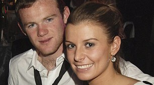 Vu kien tung nuc cuoi va tre con giua hai nang WAGs noi tieng hinh anh