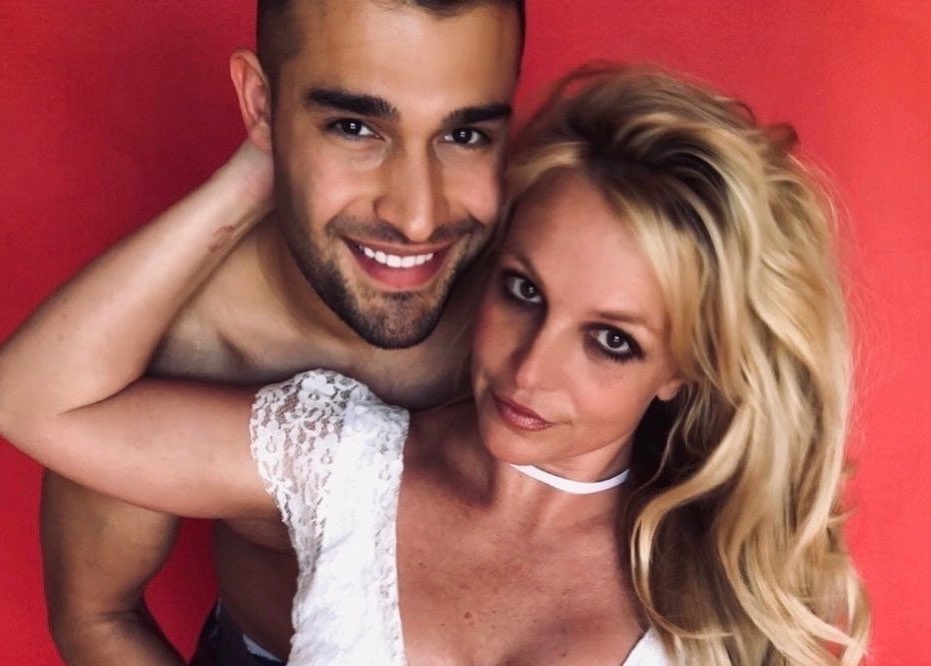 Cuoc song cua Britney Spears va ban trai trong biet thu 7,4 trieu USD hinh anh