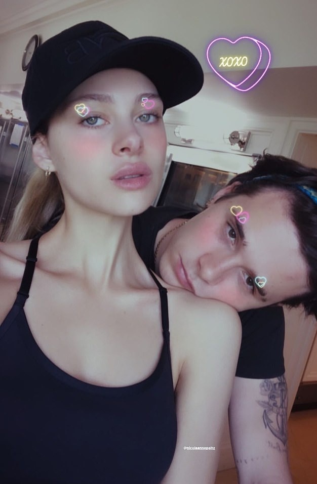 Brooklyn Beckham va ban gai anh 7