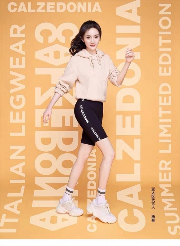 Duong Mich khoe chan dai anh 13