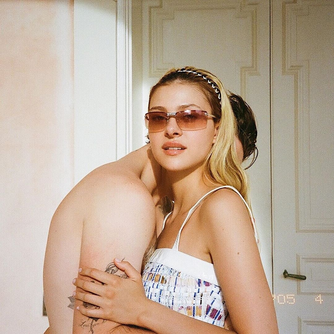 Brooklyn Beckham va ban gai anh 9