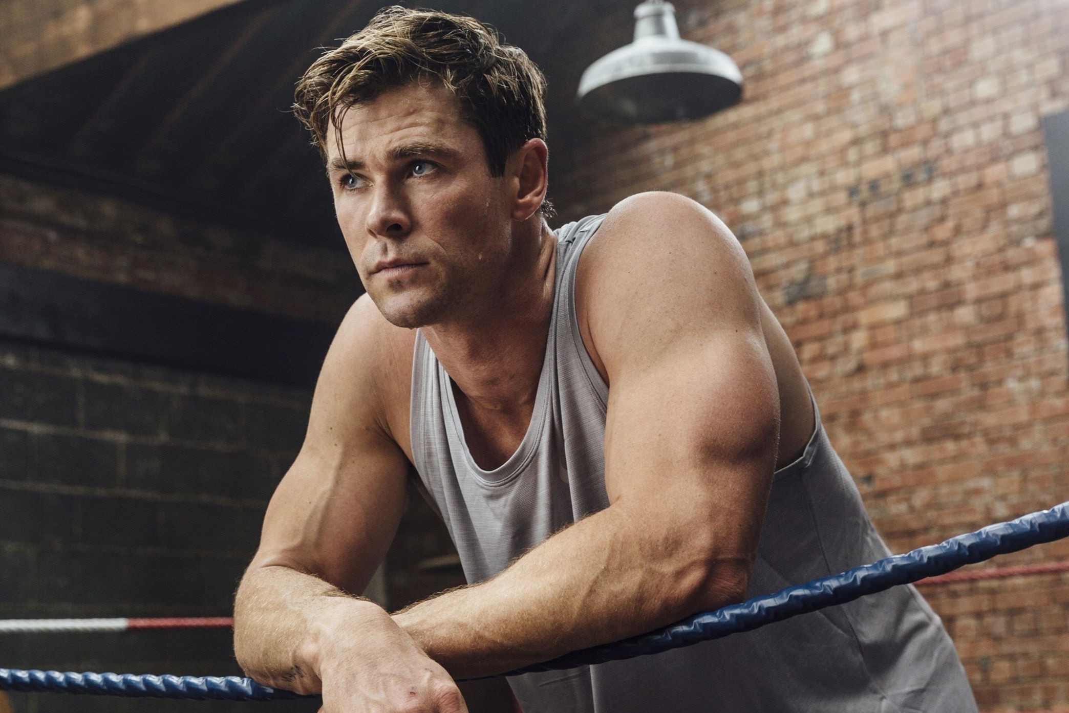 'Than Sam' Chris Hemsworth bi chi trich lua tien nguoi ham mo hinh anh