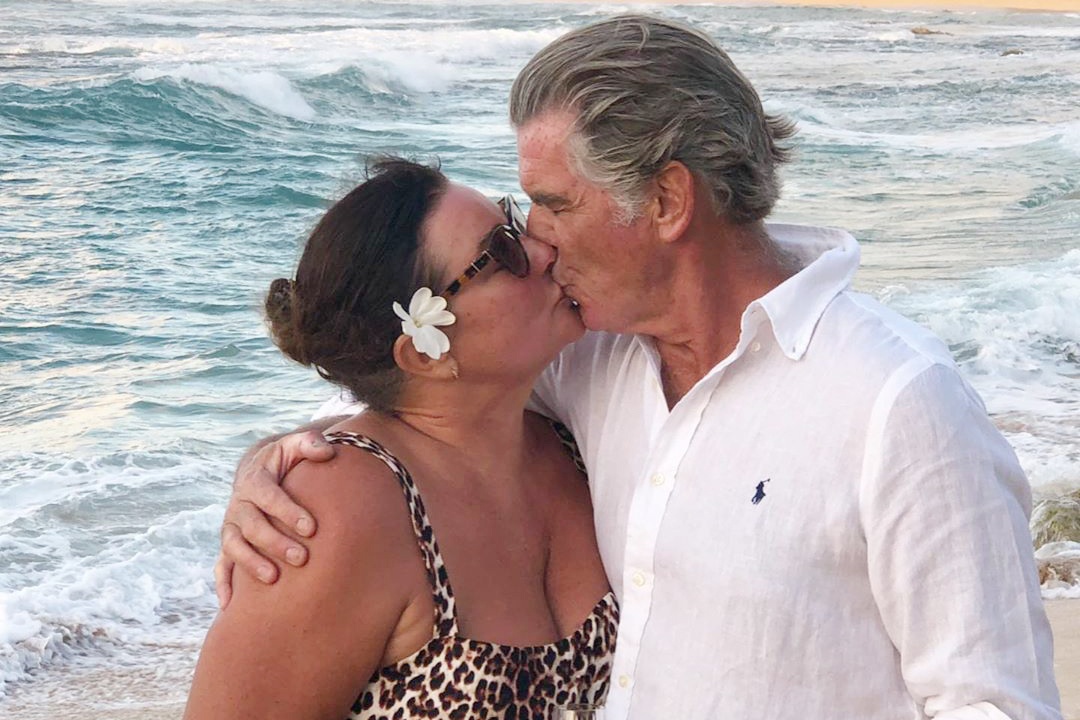 'Diep vien 007' va 19 nam hon nhan ngot ngao ben vo nha bao hinh anh