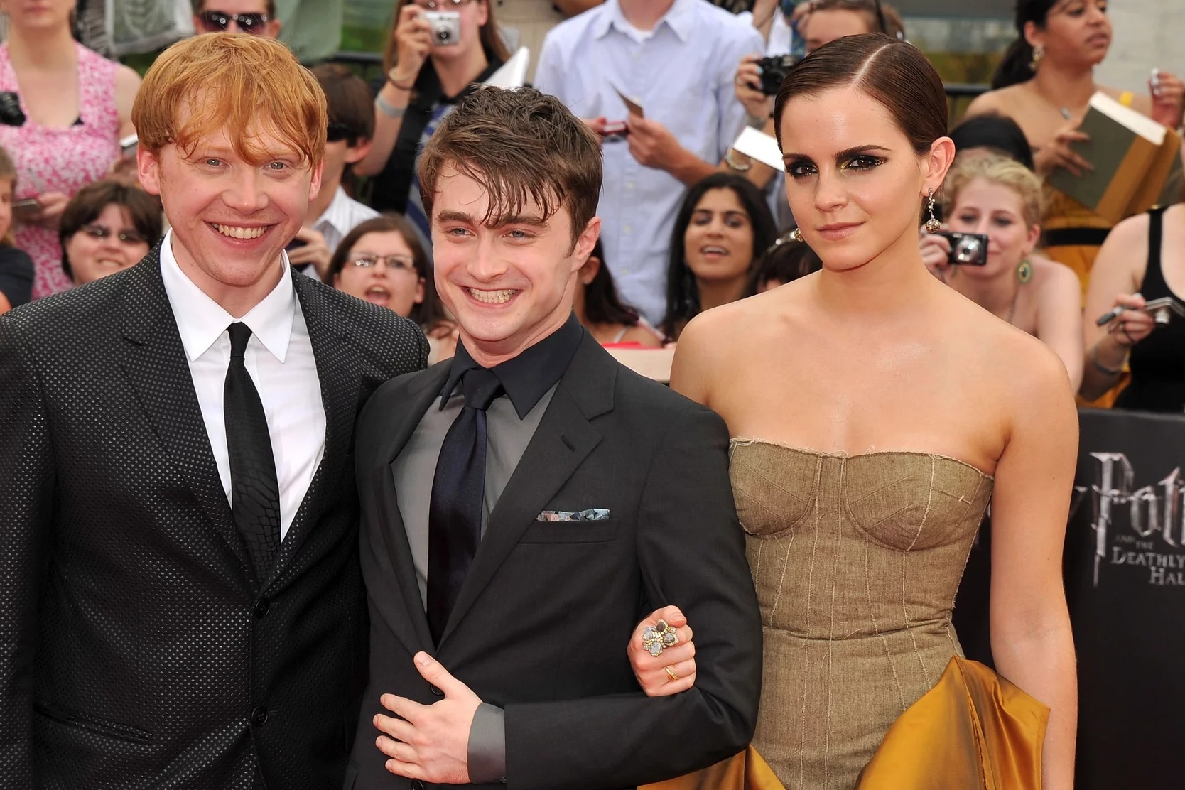 Vi sao dan sao 'Harry Potter' dong loat phan doi J.K. Rowling? hinh anh