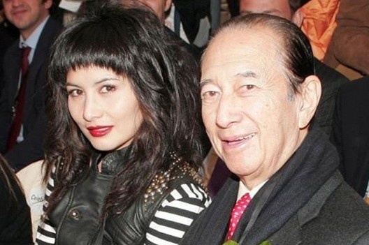 'Con gai nghich tu' viet tam thu cho trum song bac Ha Hong San hinh anh