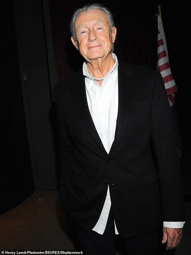 dao dien Nguoi doi qua doi anh 1