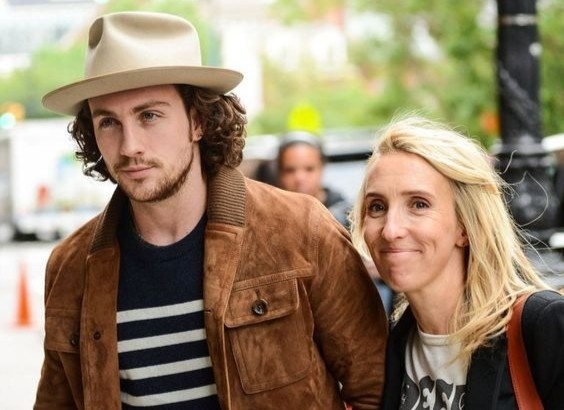 Chuyen tinh 12 nam cua dao dien '50 sac thai' va chong kem 23 tuoi hinh anh