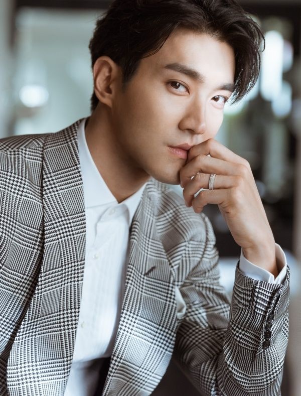 Choi Si Won gia nua ngay tro lai anh 2