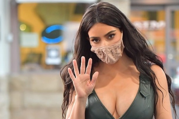 Kim xuat hien bot loe loet sau khi ung ho chong tranh cu tong thong hinh anh