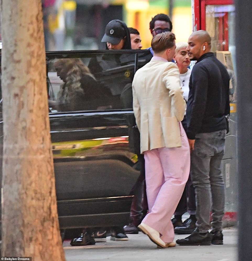 Madonna gap mat chong cu anh 1