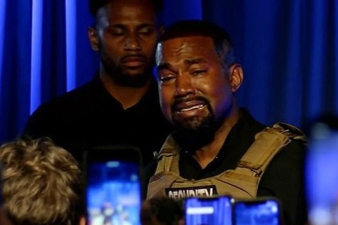 Kanye West khoc nuc no trong chien dich tranh cu tong thong dau tien hinh anh