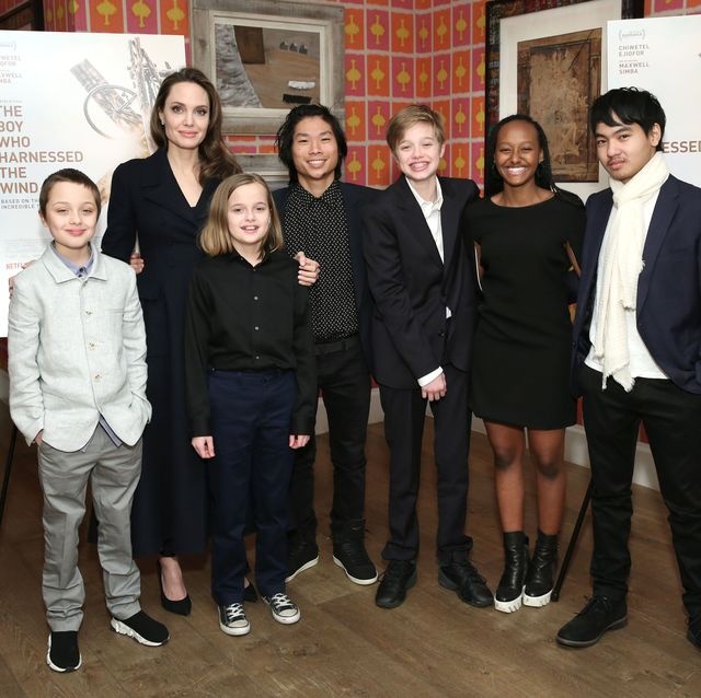 Angelina Jolie xuong pho cung con anh 3