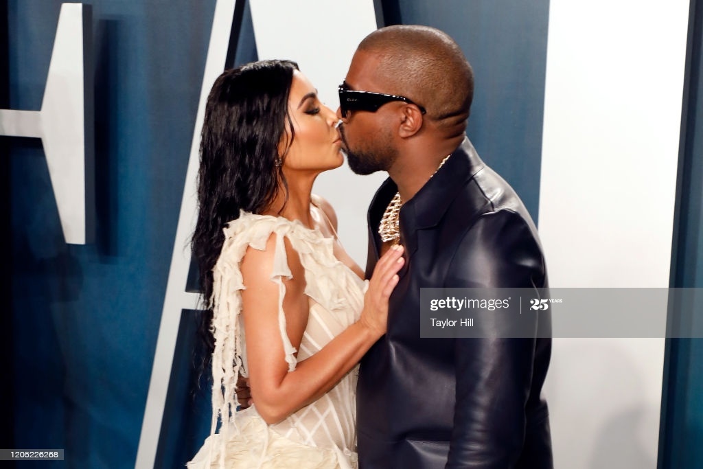 Kanye West cong khai xin loi vo anh 1