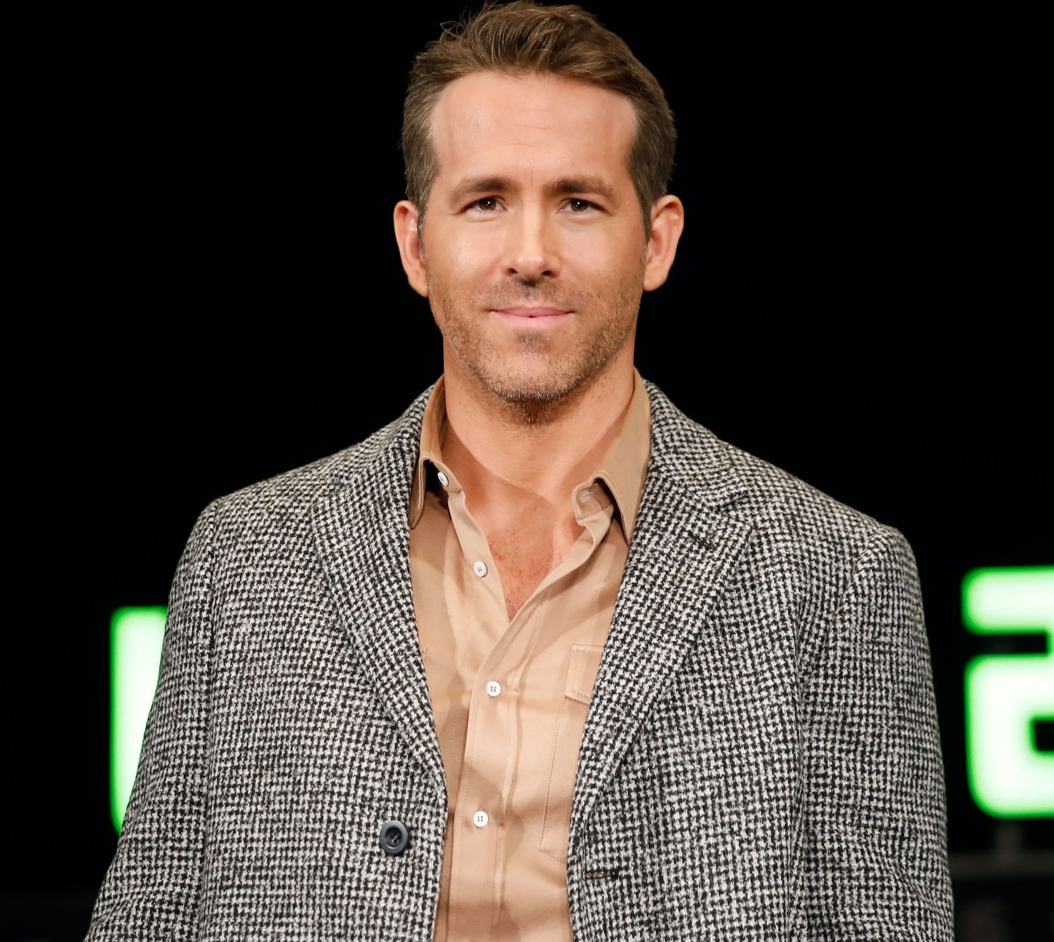 Ryan Reynolds giúp fan tìm gấu bông ảnh 1 Ryan Reynolds giup fan tim gau bong anh 1