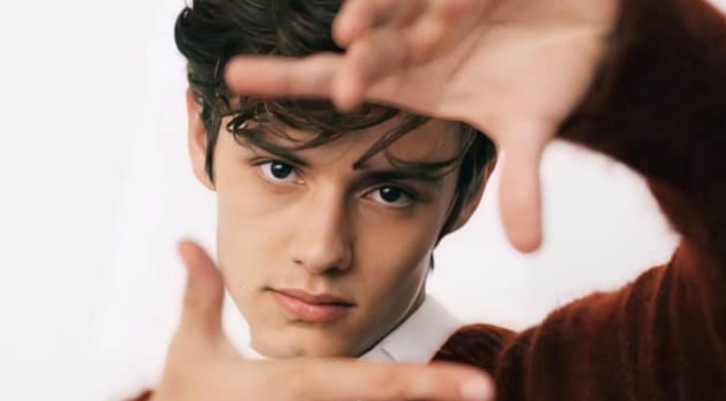 Ve dep phi gioi tinh cua chang trai 17 tuoi hinh anh