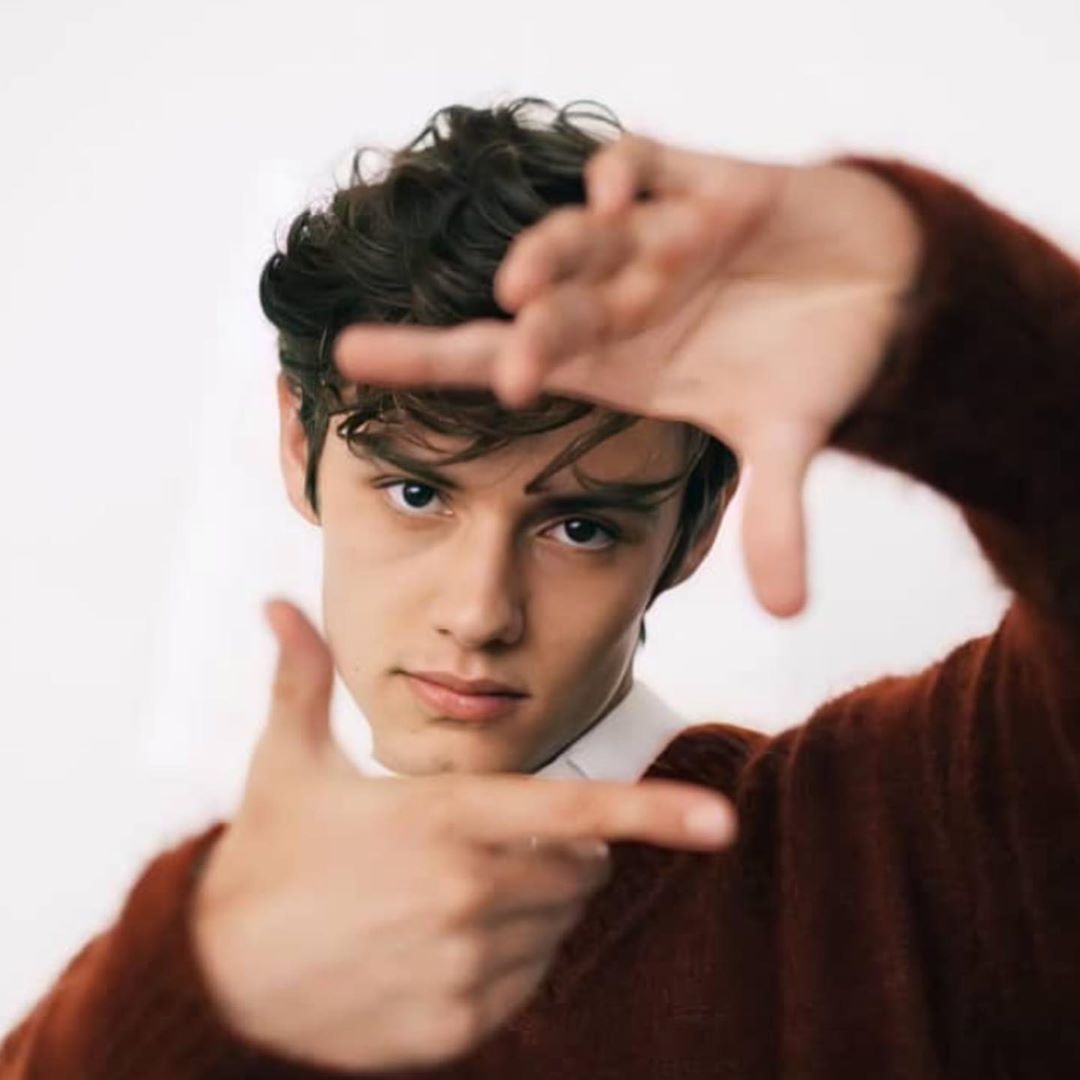 Louis Partridge phim Enola Holmes anh 18