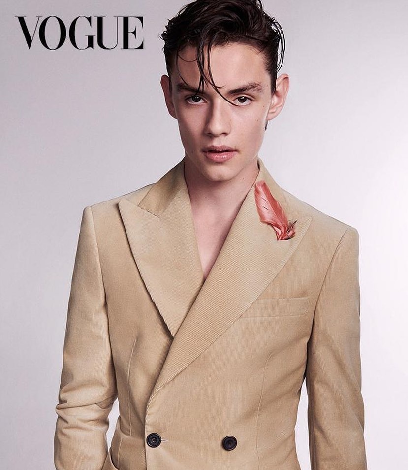 Louis Partridge phim Enola Holmes anh 3