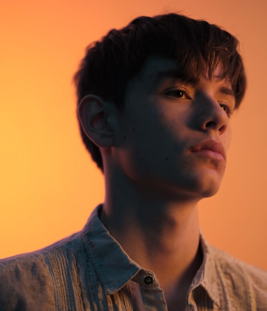 Louis Partridge phim Enola Holmes anh 6