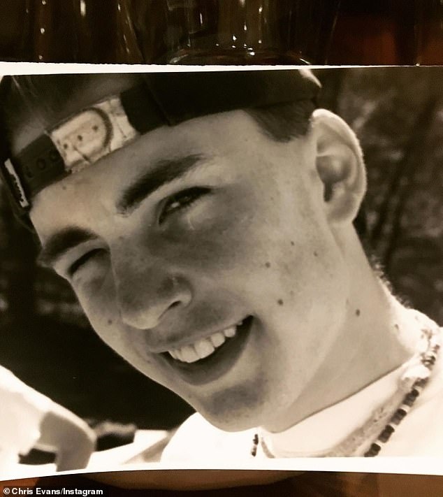 Chris Evans khoe co bap anh 3