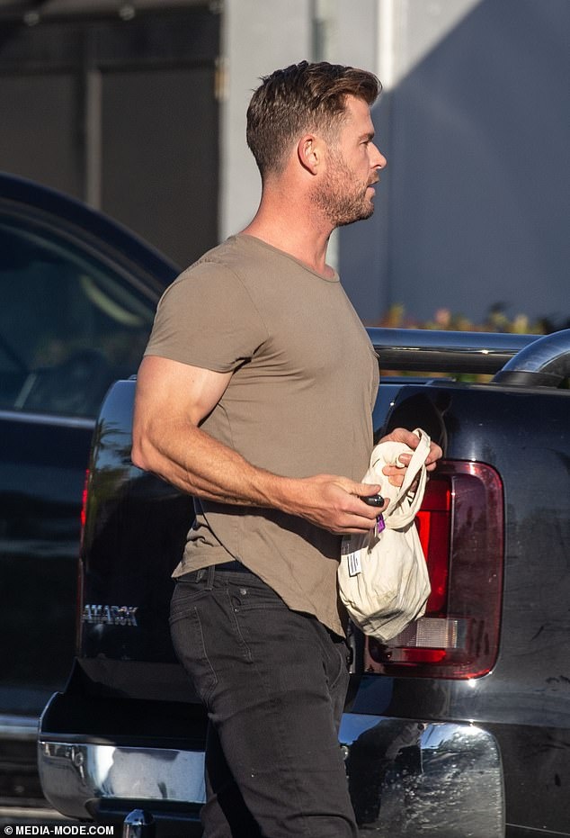 Chris Hemsworth cơ bắp ảnh 2 Chris Hemsworth co bap anh 2