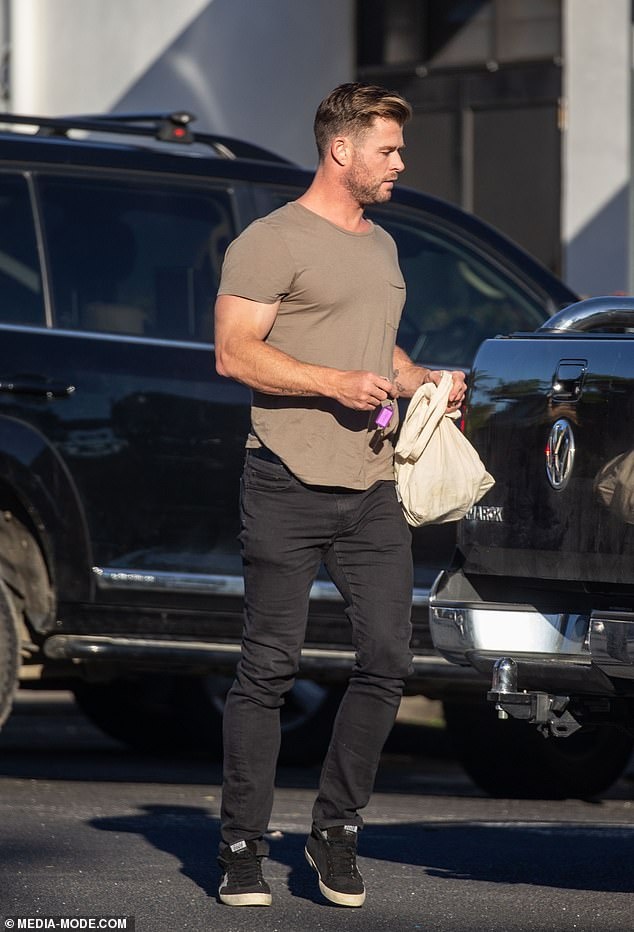 Chris Hemsworth cơ bắp ảnh 1 Chris Hemsworth co bap anh 1
