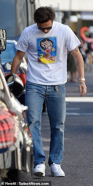 Brooklyn Beckham deo nhan vang anh 4