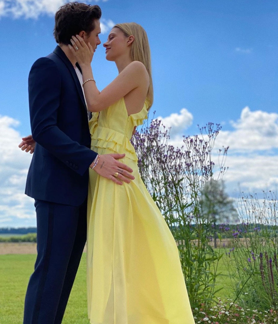 Brooklyn Beckham deo nhan vang anh 1