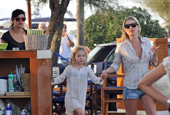 con gai Kate Moss anh 1