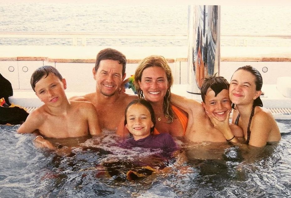 Mark Wahlberg khoe bung 6 mui anh 2