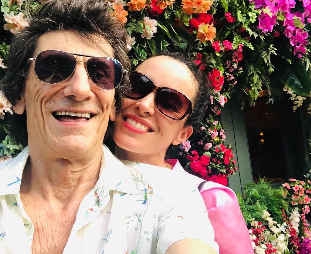 Ronnie Wood va ba xa kem 30 tuoi anh 1