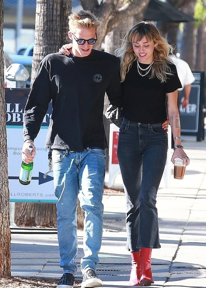 Miley Cyrus chia tay anh 3