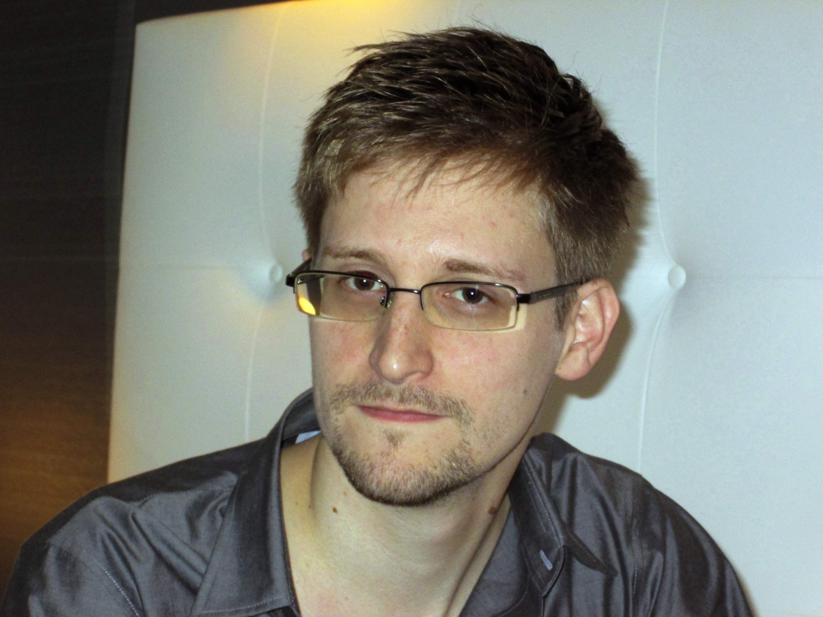 Edward Snowden tren phim anh 1