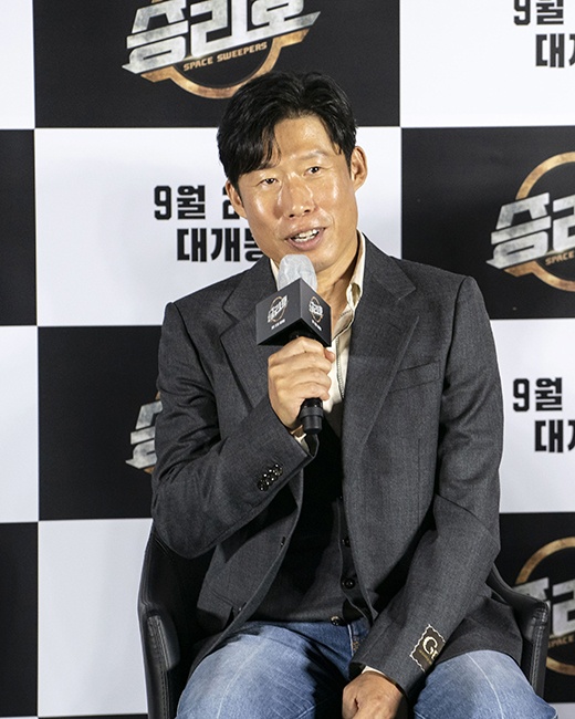 Song Joong Ki dự họp báo ảnh 9 Song Joong Ki du hop bao anh 9