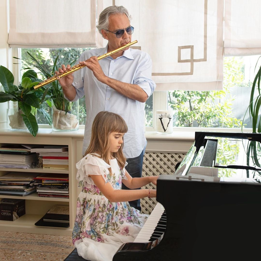 danh ca mù và vợ kém 25 tuổi ảnh 12 danh ca mu va vo kem 25 tuoi anh 12