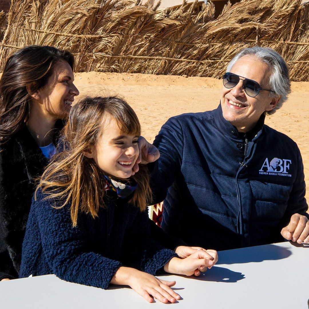 danh ca mù và vợ kém 25 tuổi ảnh 11 danh ca mu va vo kem 25 tuoi anh 11