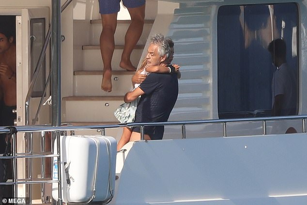 danh ca mu va vo kem 25 tuoi anh 3