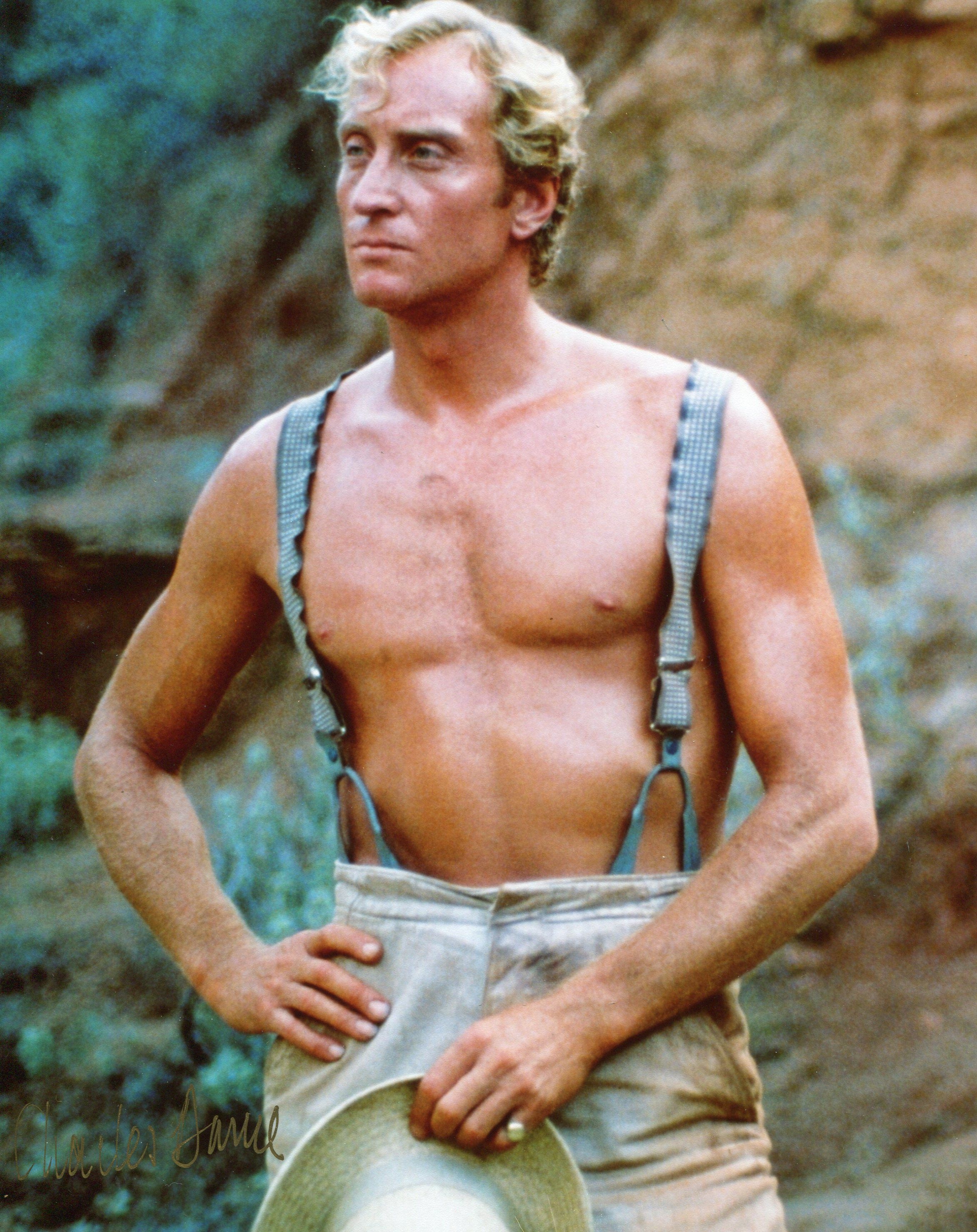Charles Dance hen ho cung ban trai moi anh 3
