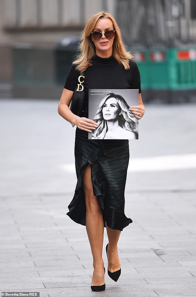 Amanda Holden là ai, giám khảo Britain's Got Talent ảnh 2 Amanda Holden la ai, giam khao Britain's Got Talent anh 2