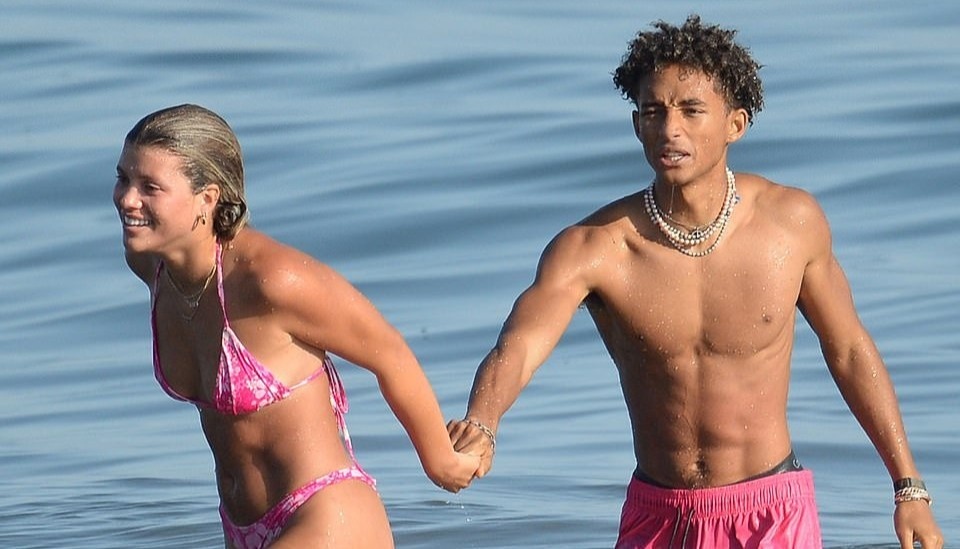Jaden Smith tai hop ban gai cu anh 1
