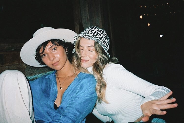 Zac Efron hen ho ban gai moi anh 12