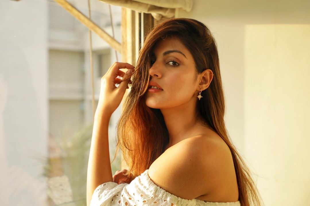 Rhea Chakraborty bi bat anh 5