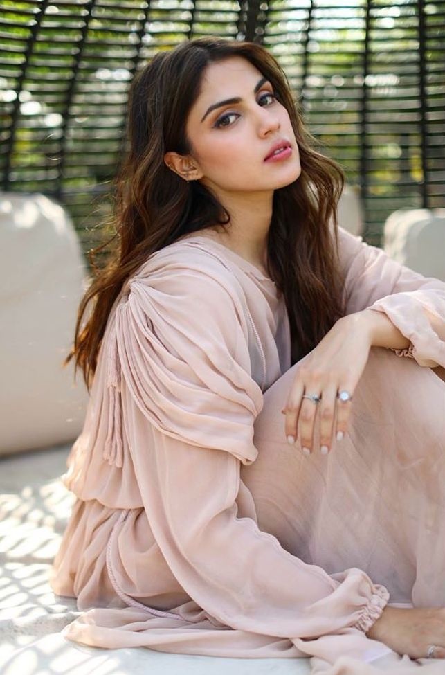 Rhea Chakraborty bị bắt ảnh 6 Rhea Chakraborty bi bat anh 6